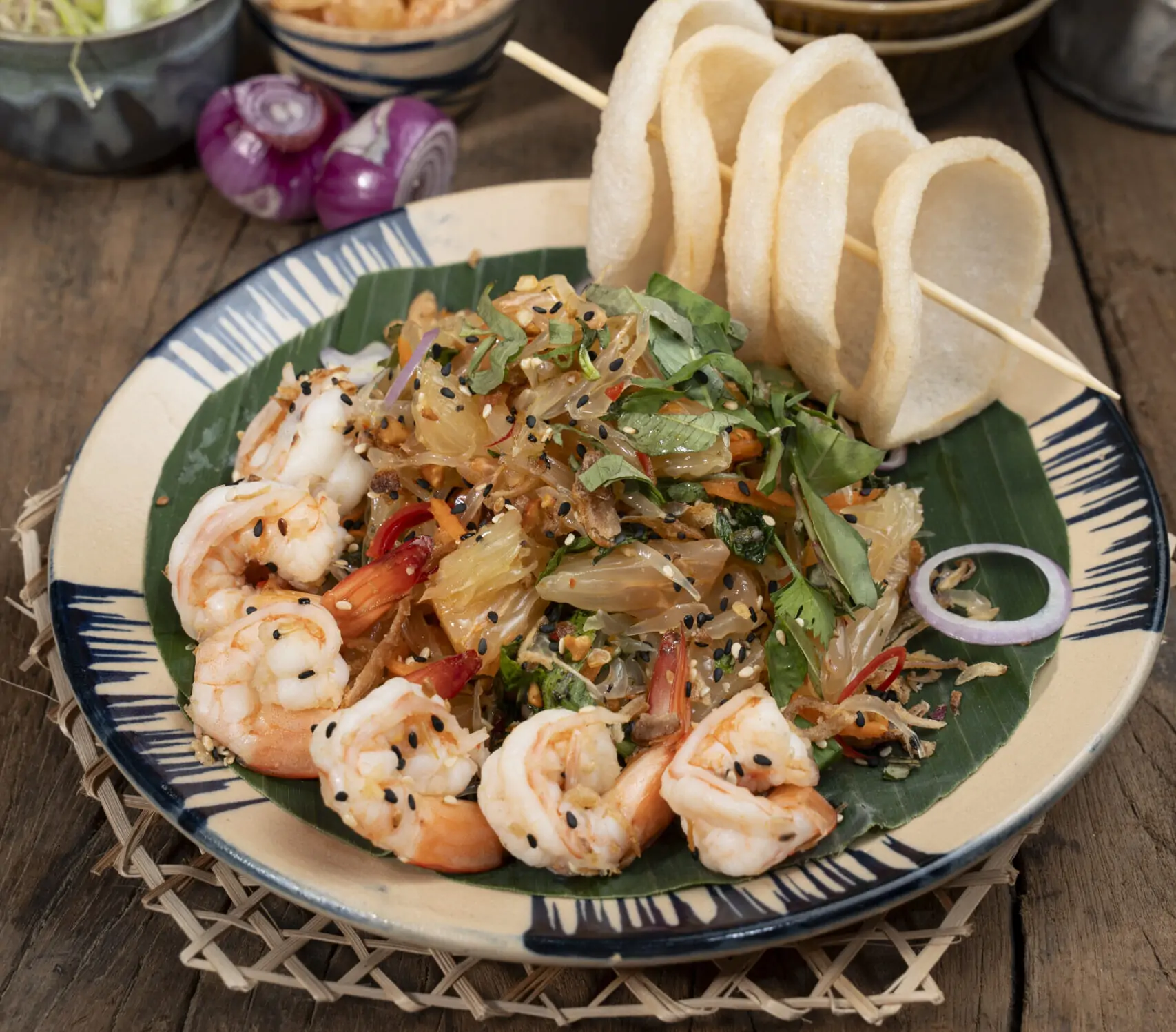 gỏi thanh trà trộn tôm nõn tam giang