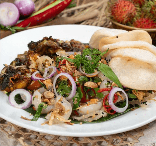 Gỏi chôm chôm Đồng Nai với cá trê áp chảo hương nghệ