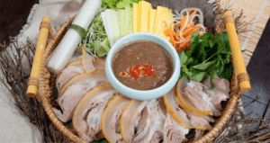 Mẹt bê thui cuốn chấm mắm nêm