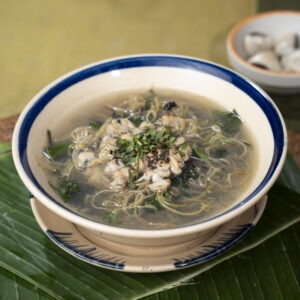 canh nghêu trắng nấu hoa chuối